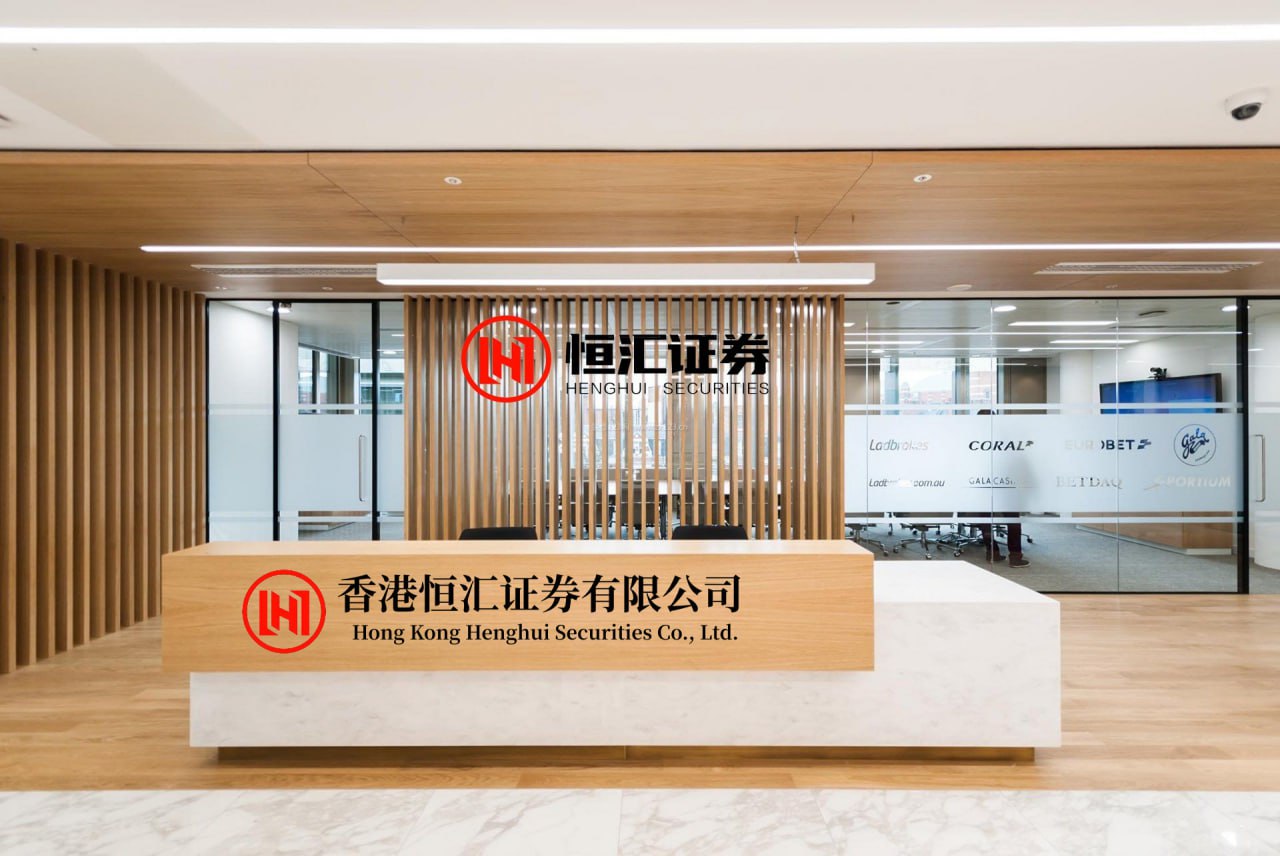 配操盘 斯巴鲁全新轿跑上市! 售价不足40万起，搭载2.4T+6速手动变速箱